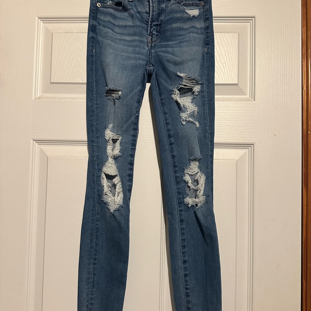 Ripped skinny jeans